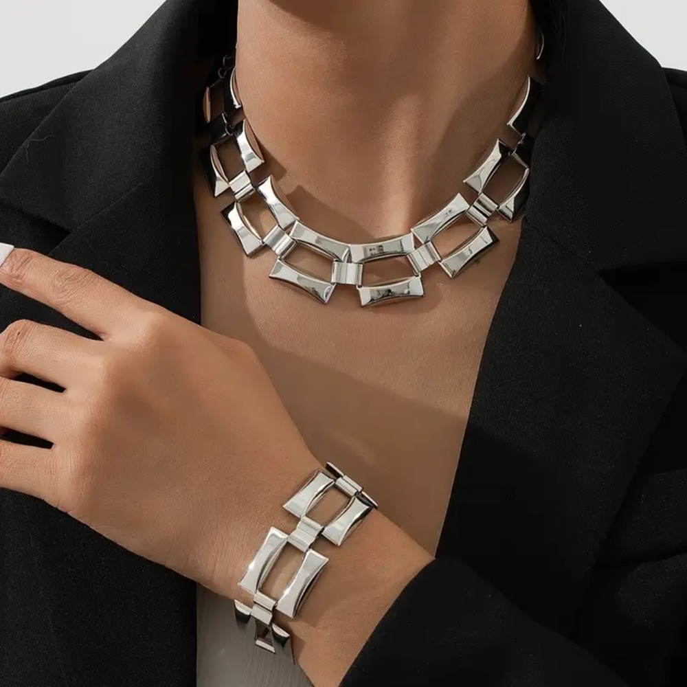 Elegant Silver Necklace and Bracelet Set
